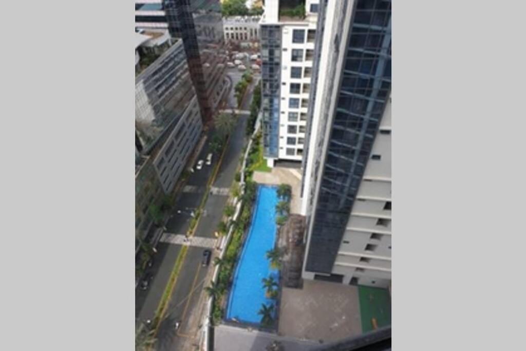 One Eastwood Avenue Tower 2 Apartment Manila Exterior photo